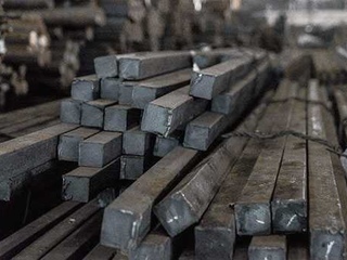 Квадрат стальной горячекатаный 16 мм н/д 0 - в «Монолит-Металлопрокат».