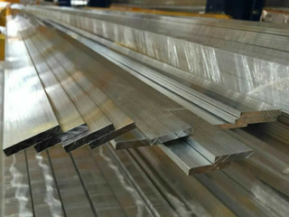 Полоса алюминиевая 5х40х3000 мм АД31 2 - в «Монолит-Металлопрокат».