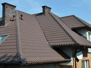 Металлочерепица Металл-Профиль Монтеррей 0,45 VikingMP® RR 32 Темно-коричневый 4 - в «Монолит-Металлопрокат».